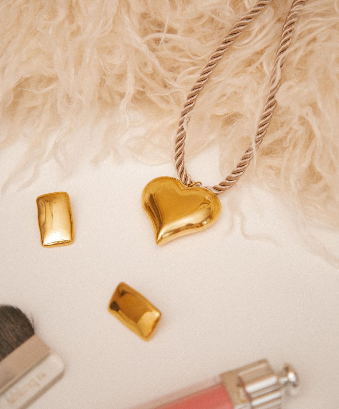 Twist of Love Necklace Champagne