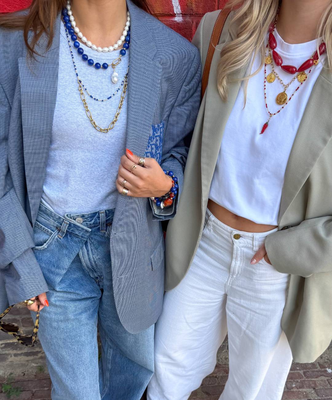 Dames parelketting , zoetwaterparel ketting, statement ketting, blauwe langere dames ketting, blauwe ketting met goud, Rode langere ketting dames, Grotere ketting dames rood, statement ketting